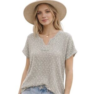 Blu Pepper Boho Popcorn Knit
Sweater Top Gray Polka Dot Short
Sleeve Size M